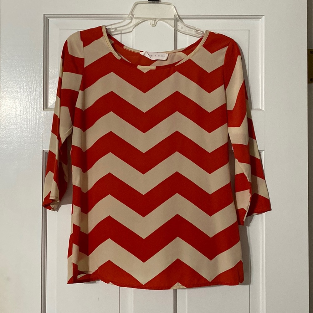 Boutique Chevron Top. Size Small. Orange/Red & Cream.